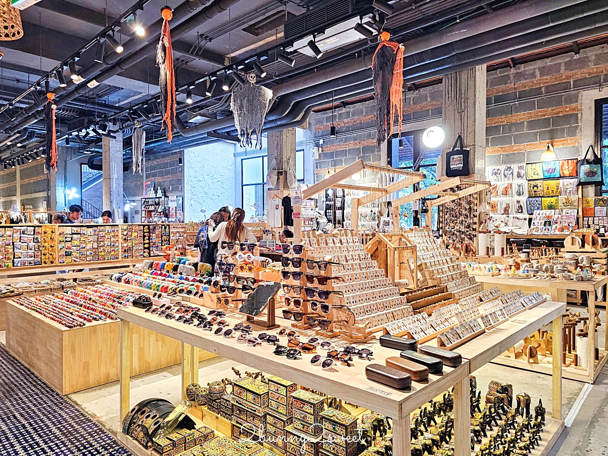 【One Nimman】清邁最美文青商場～在地設計品牌、香氛選物、貓咪咖啡、米其林餐廳一次逛透！ @兔兒毛毛姊妹花