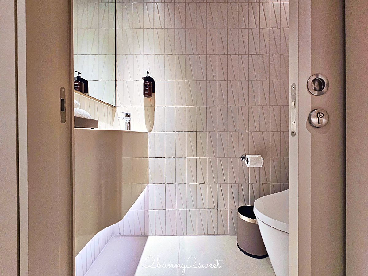 曼谷【KROMO Bangkok Curio Collection by Hilton】粉紅夢幻設計、絕美空中泳池、文青系早餐超驚艷! @兔兒毛毛姊妹花 曼谷【KROMO Bangkok Curio Collection by Hilton】粉紅夢幻設計、絕美空中泳池、文青系早餐超驚艷! @兔兒毛毛姊妹花