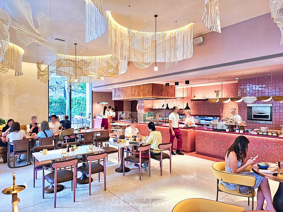 曼谷【KROMO Bangkok Curio Collection by Hilton】粉紅夢幻設計、絕美空中泳池、文青系早餐超驚艷! @兔兒毛毛姊妹花 曼谷【KROMO Bangkok Curio Collection by Hilton】粉紅夢幻設計、絕美空中泳池、文青系早餐超驚艷! @兔兒毛毛姊妹花