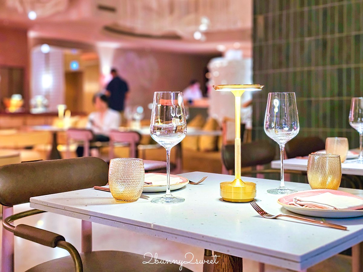 曼谷【KROMO Bangkok Curio Collection by Hilton】粉紅夢幻設計、絕美空中泳池、文青系早餐超驚艷! @兔兒毛毛姊妹花 曼谷【KROMO Bangkok Curio Collection by Hilton】粉紅夢幻設計、絕美空中泳池、文青系早餐超驚艷! @兔兒毛毛姊妹花