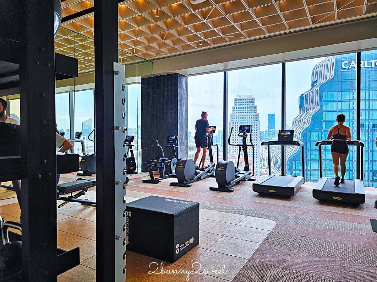 曼谷【KROMO Bangkok Curio Collection by Hilton】粉紅夢幻設計、絕美空中泳池、文青系早餐超驚艷！ @兔兒毛毛姊妹花