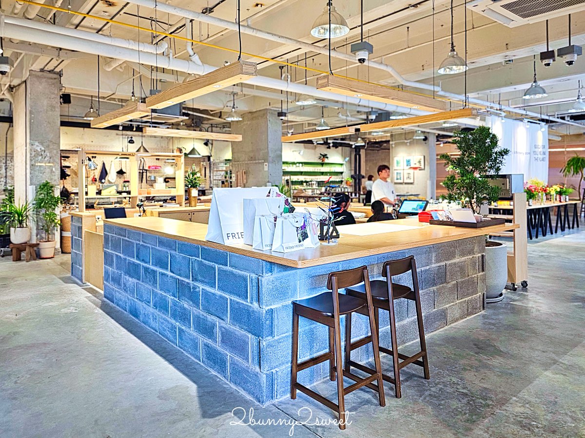 曼谷設計迷必訪【FRIEND FRIEND】Emporium停車場改建，以綠意與光打造的生活美學空間 @兔兒毛毛姊妹花