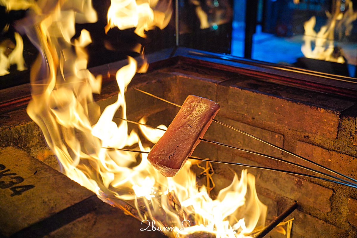 【ABV日式居酒館林口長庚店】林口長庚聚餐必吃居酒屋，稻草燒刺身 × 精釀啤酒300款！ @兔兒毛毛姊妹花