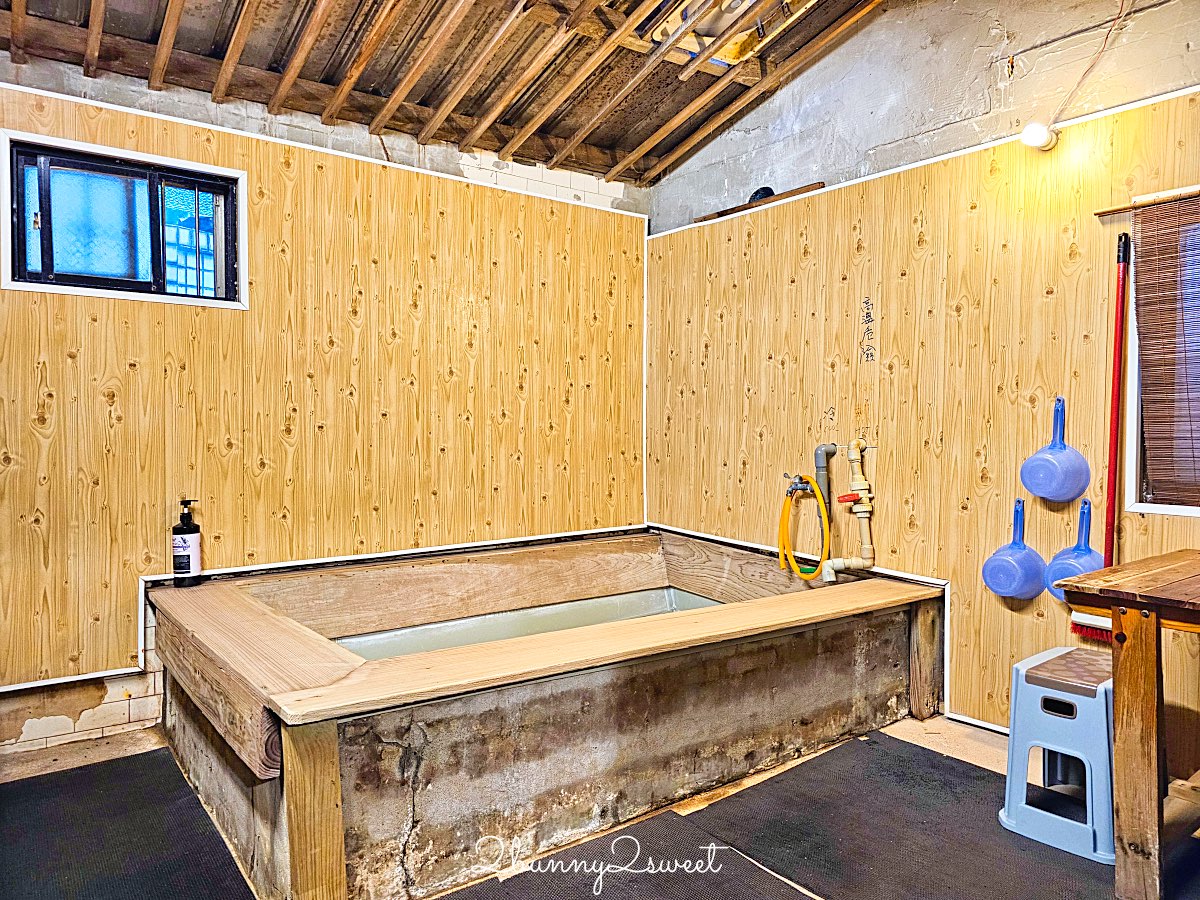 【小坂溫泉】金山萬里山城擁有自家溫泉井的老宅湯屋，85°C 天然乳白溫泉好療癒 @兔兒毛毛姊妹花