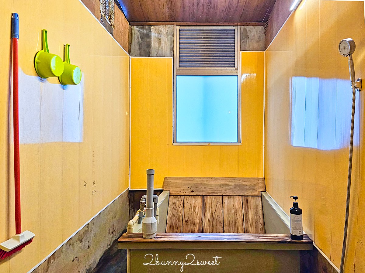 【小坂溫泉】金山萬里山城擁有自家溫泉井的老宅湯屋，85°C 天然乳白溫泉好療癒 @兔兒毛毛姊妹花