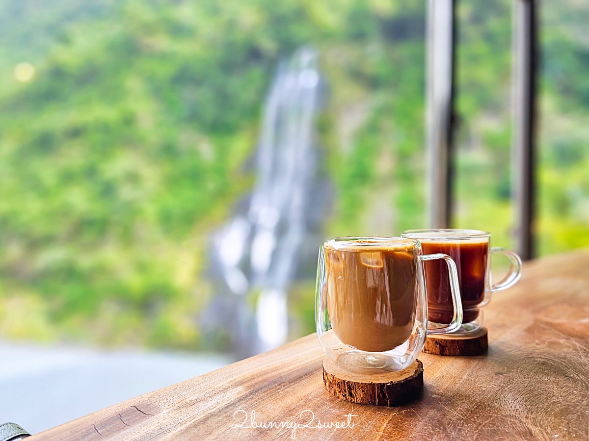 【烏來瀑布咖啡廳 TONYX】坐擁瀑布第一排的老宅文青風玻璃屋秘境！ @兔兒毛毛姊妹花