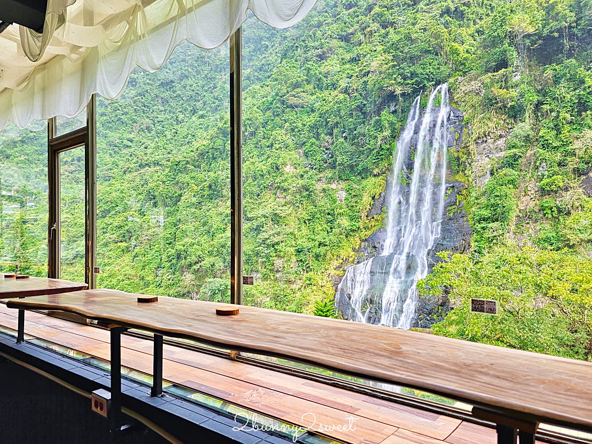 【烏來瀑布咖啡廳 TONYX】坐擁瀑布第一排的老宅文青風玻璃屋秘境！ @兔兒毛毛姊妹花