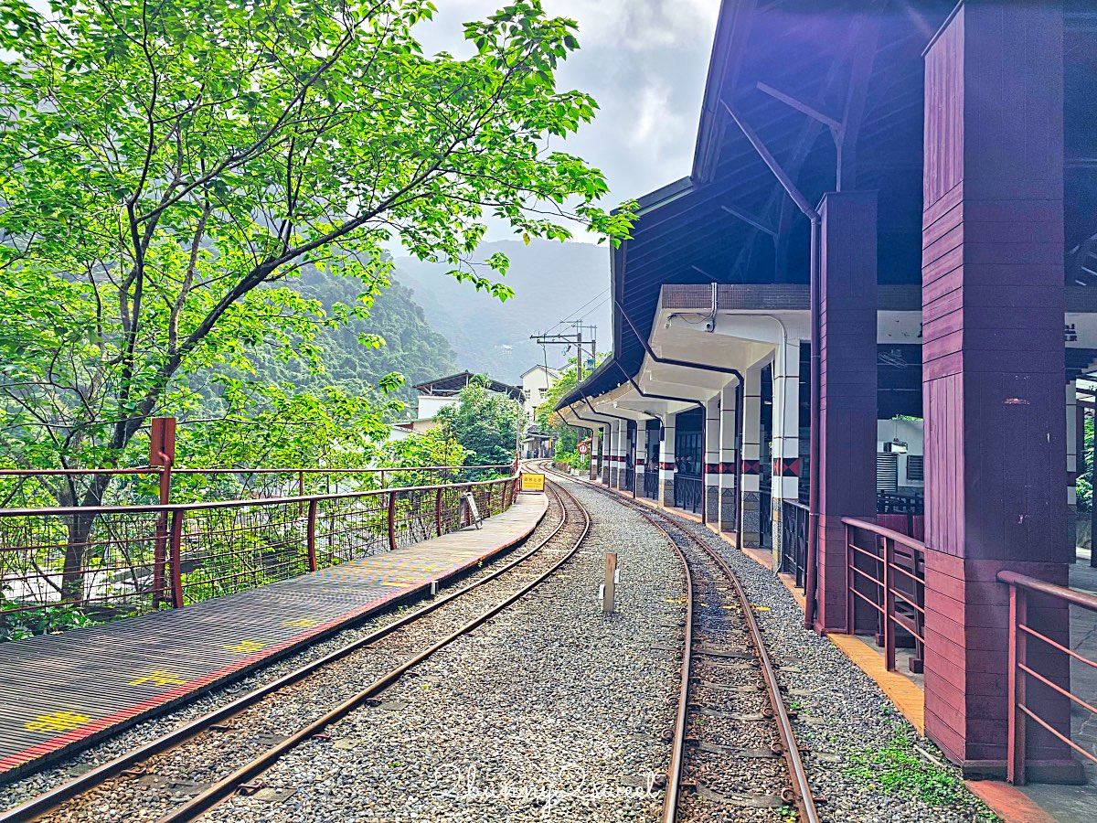 【烏來台車】超可愛山林小火車！烏來老街直達瀑布的親子必搭交通｜票價、路線、交通方式一次看 @兔兒毛毛姊妹花