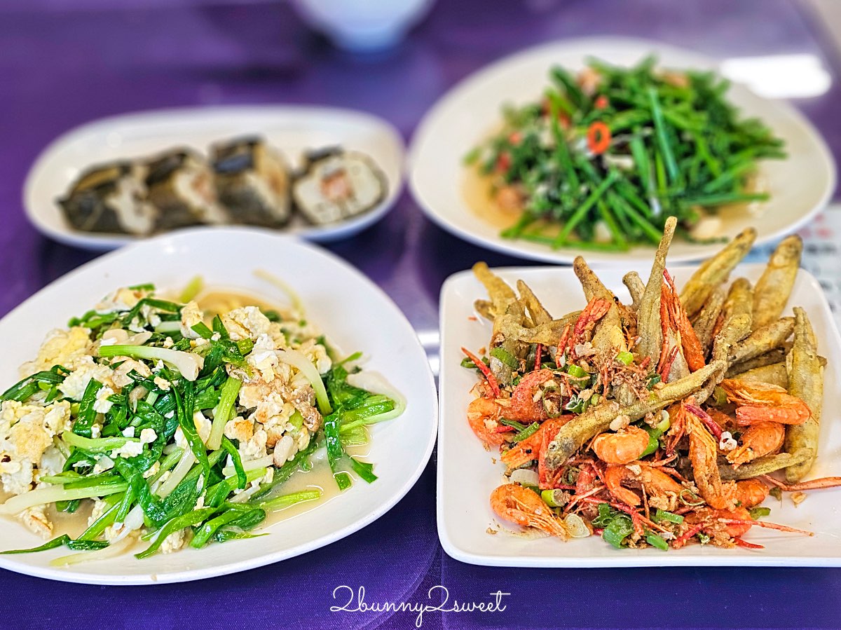 【烏來老街美食】老街野菜屋：河景第一排泰雅風味料理、原住民米食與野菜一次滿足！ @兔兒毛毛姊妹花