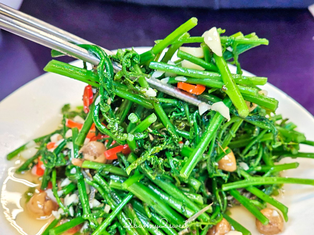 【烏來老街美食】老街野菜屋：河景第一排泰雅風味料理、原住民米食與野菜一次滿足！ @兔兒毛毛姊妹花