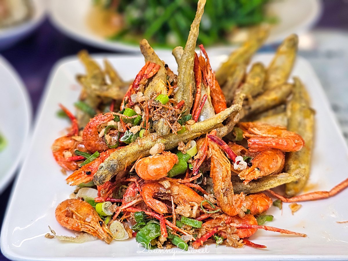 【烏來老街美食】老街野菜屋：河景第一排泰雅風味料理、原住民米食與野菜一次滿足！ @兔兒毛毛姊妹花