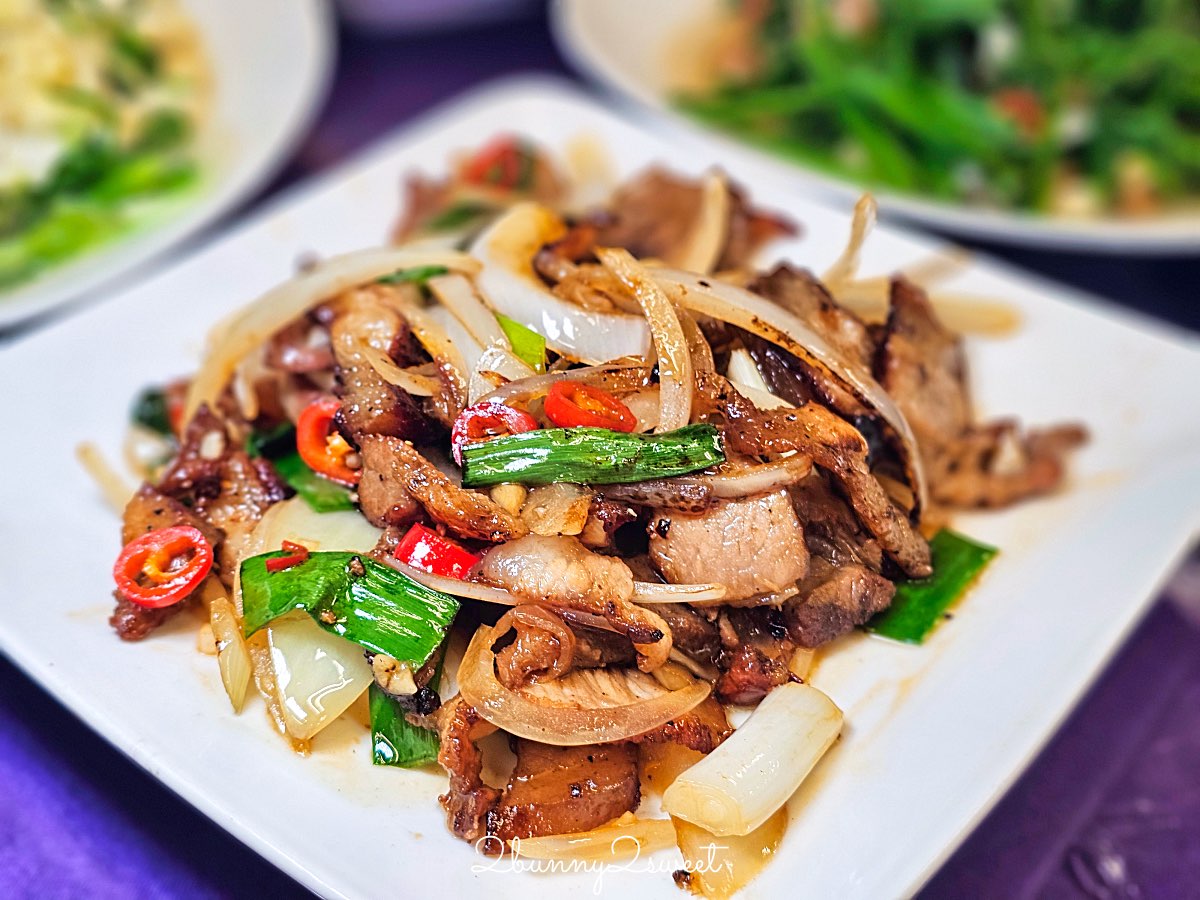 【烏來老街美食】老街野菜屋：河景第一排泰雅風味料理、原住民米食與野菜一次滿足！ @兔兒毛毛姊妹花