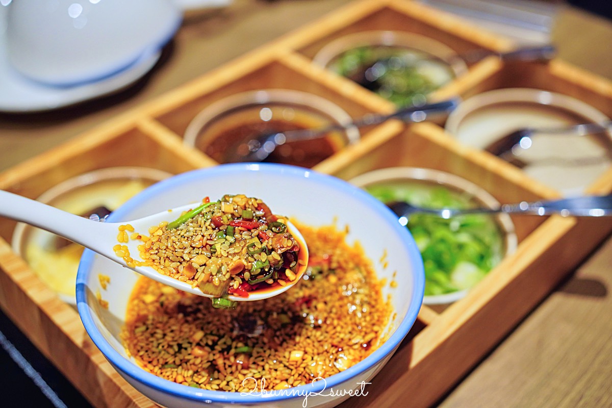 【君曜雞湯】信義區最強雞湯火鍋，人蔘花膠全雞金湯涮A5和牛、龍蝦海鮮太過癮 @兔兒毛毛姊妹花