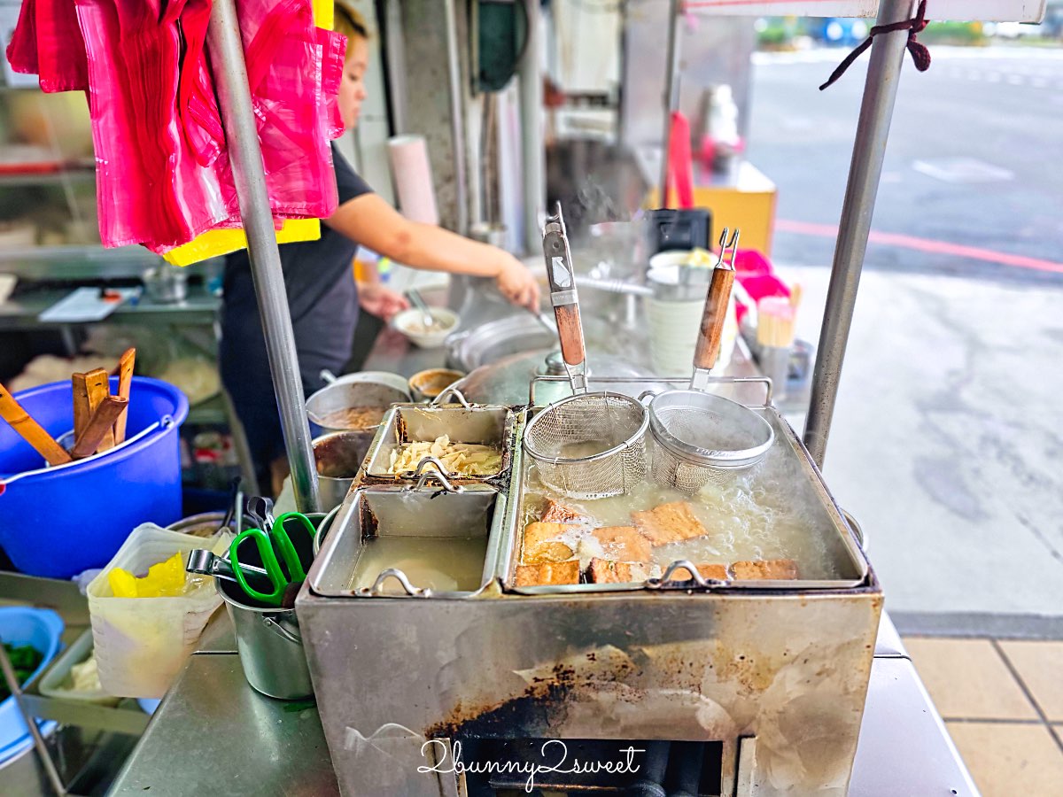 【基隆美食】西六號碼頭麵店：必吃五層豬腸湯，10元滷肉飯超佛心！基隆在地人推薦銅板小吃 @兔兒毛毛姊妹花