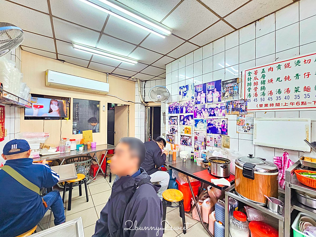 【基隆美食】西六號碼頭麵店：必吃五層豬腸湯，10元滷肉飯超佛心！基隆在地人推薦銅板小吃 @兔兒毛毛姊妹花