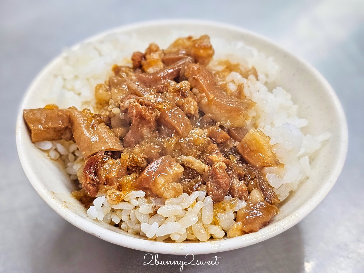 【基隆美食】西六號碼頭麵店：必吃五層豬腸湯，10元滷肉飯超佛心！基隆在地人推薦銅板小吃 @兔兒毛毛姊妹花