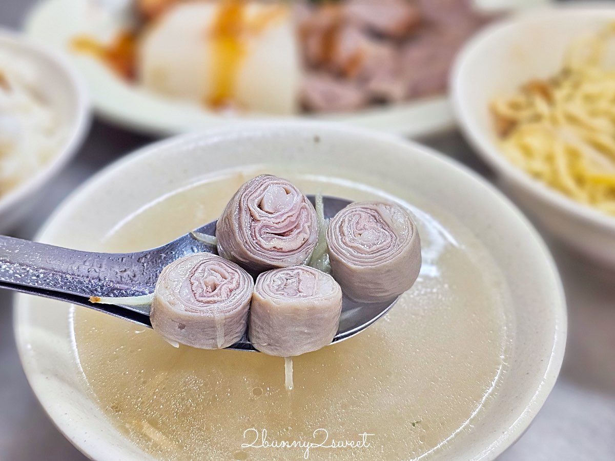 【基隆美食】西六號碼頭麵店：必吃五層豬腸湯，10元滷肉飯超佛心！基隆在地人推薦銅板小吃 @兔兒毛毛姊妹花