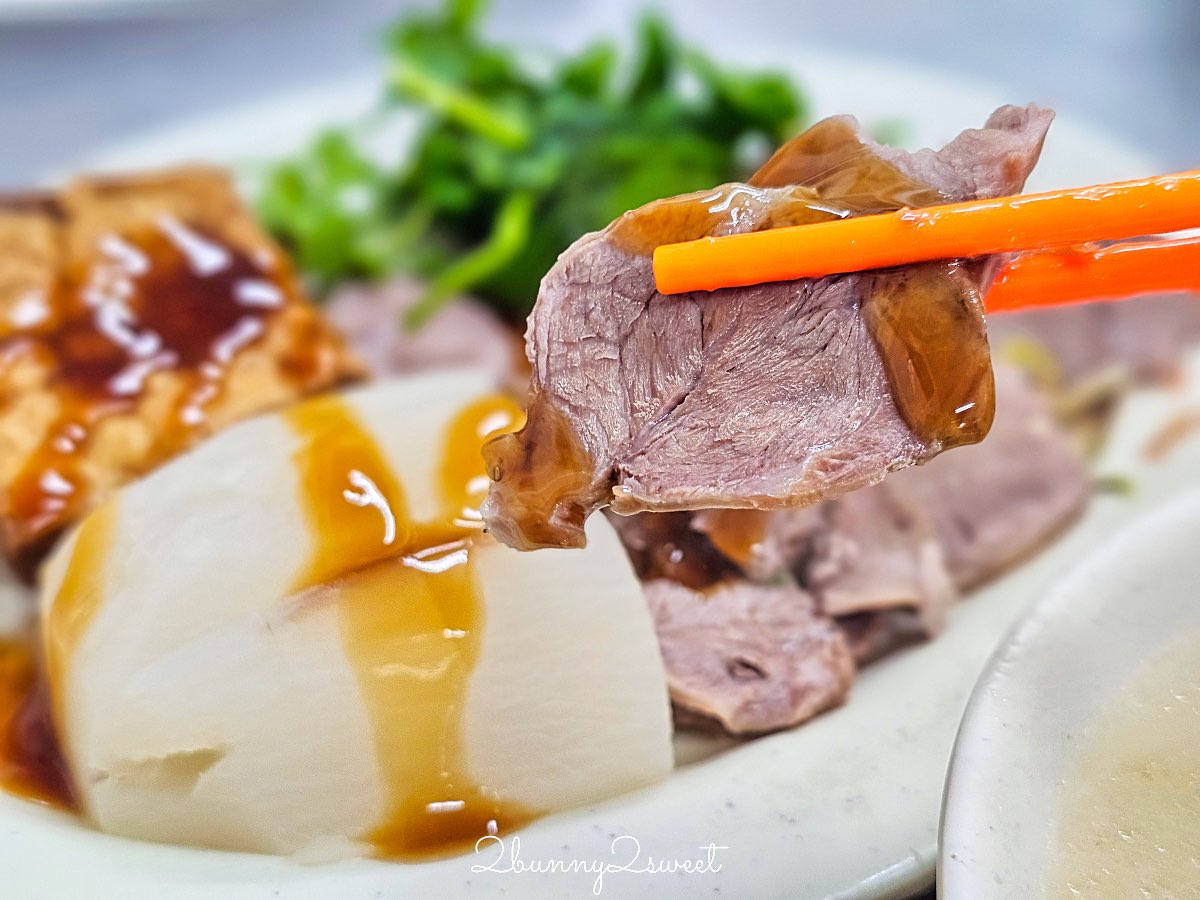 【基隆美食】西六號碼頭麵店：必吃五層豬腸湯，10元滷肉飯超佛心！基隆在地人推薦銅板小吃 @兔兒毛毛姊妹花