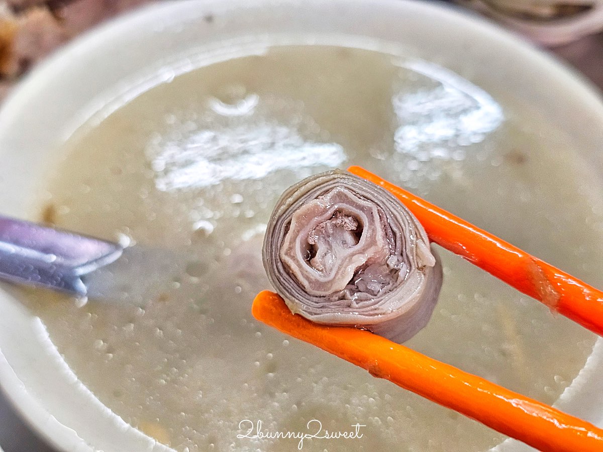 【基隆美食】西六號碼頭麵店：必吃五層豬腸湯，10元滷肉飯超佛心！基隆在地人推薦銅板小吃 @兔兒毛毛姊妹花
