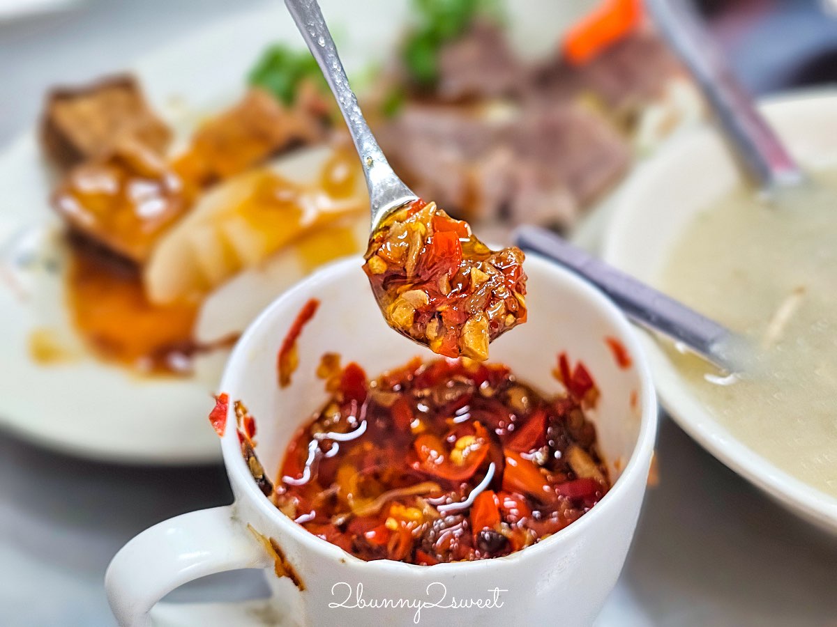 【基隆美食】西六號碼頭麵店：必吃五層豬腸湯，10元滷肉飯超佛心！基隆在地人推薦銅板小吃 @兔兒毛毛姊妹花