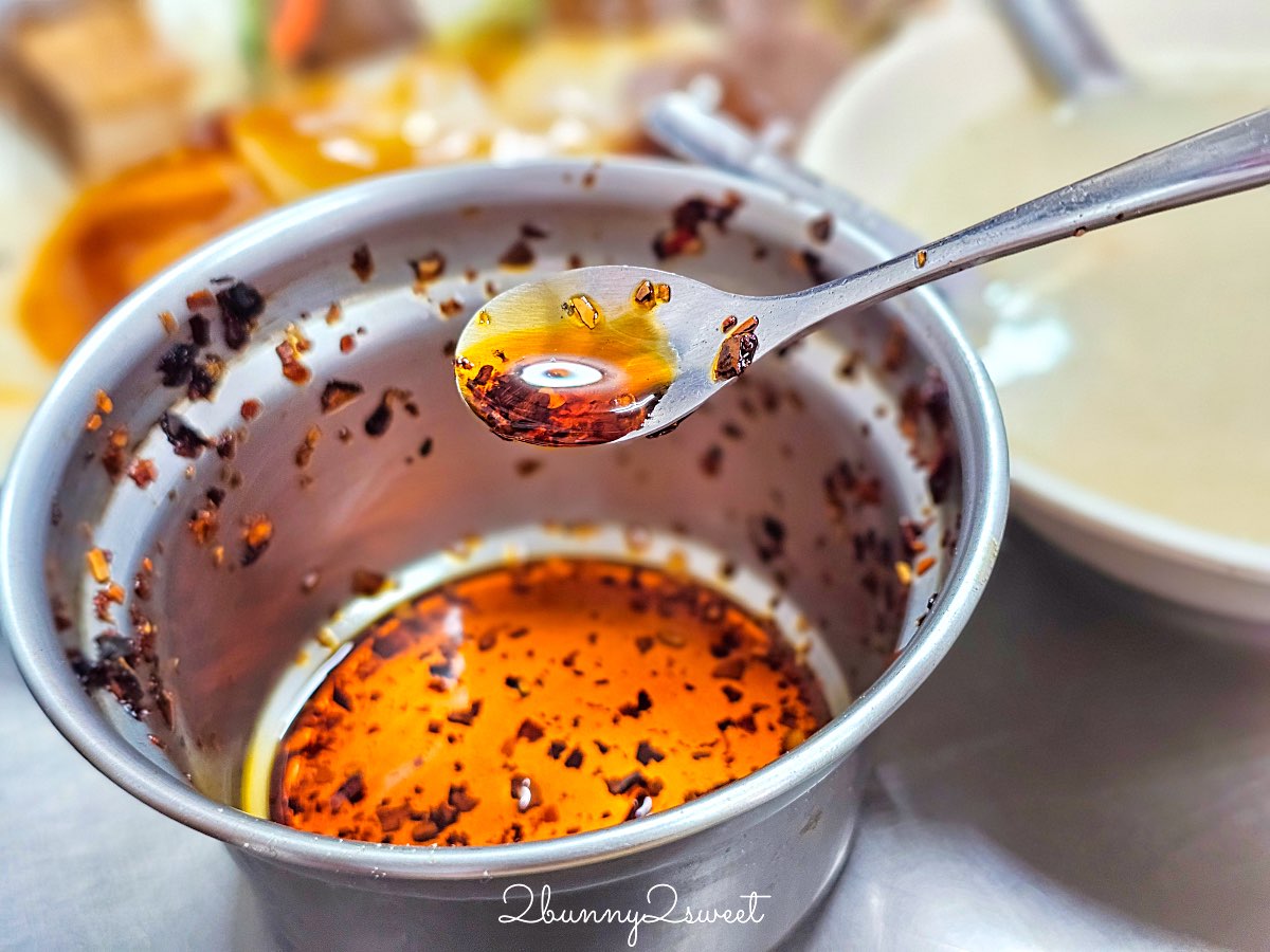 【基隆美食】西六號碼頭麵店：必吃五層豬腸湯，10元滷肉飯超佛心！基隆在地人推薦銅板小吃 @兔兒毛毛姊妹花