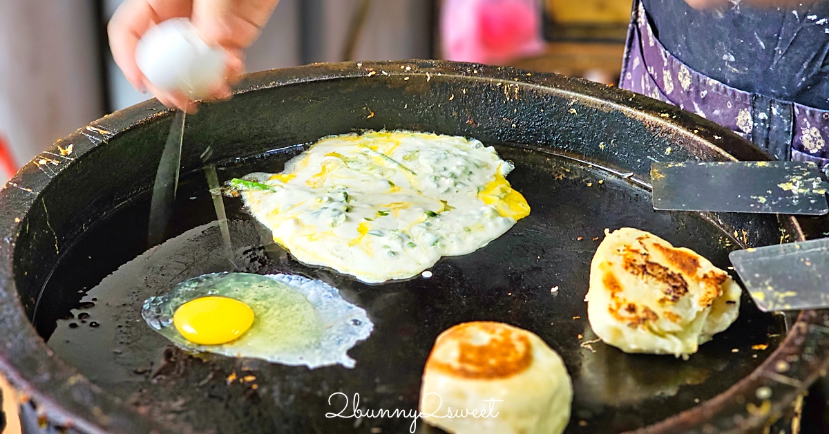 遼寧夜市美食「黑麻糬」IG爆紅的草莓麻糬上市啦!! 現做古早味麻糬、紅龜粿 15 元起 @兔兒毛毛姊妹花
