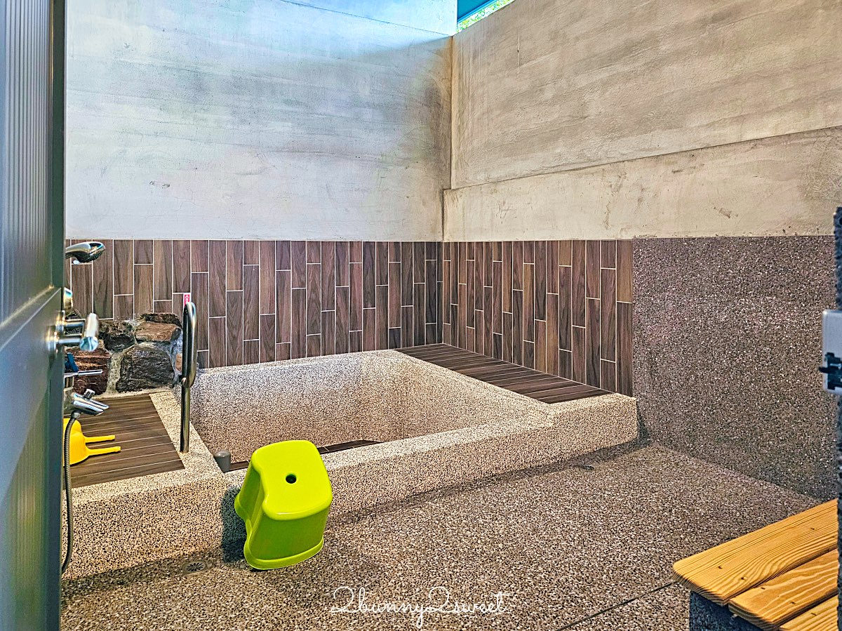 【礁溪平價湯屋】綠水溫泉：全新開幕森林系溫泉、超大浴池質感首選 @兔兒毛毛姊妹花