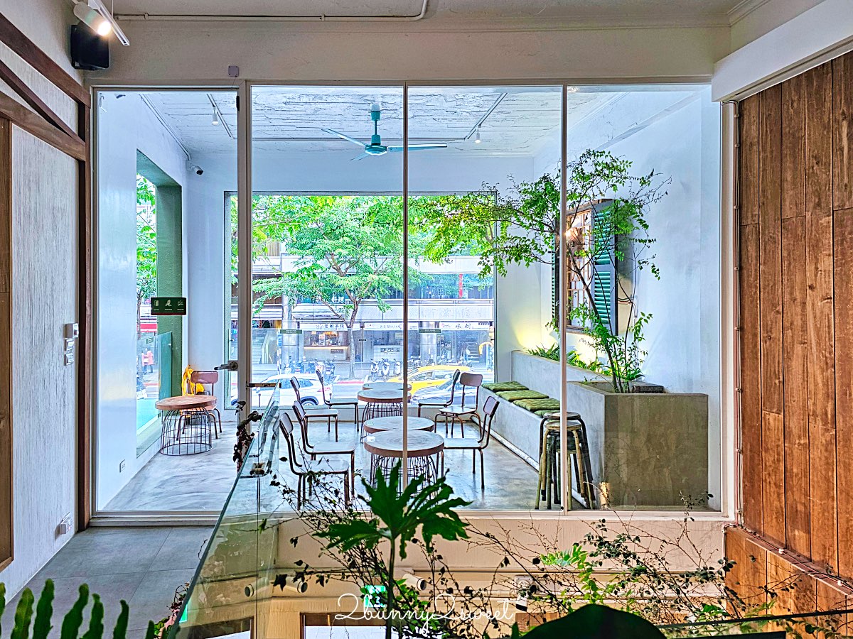 松山美食【共咖啡 Cộng C&agrave; Ph&ecirc; 台北光復南店】越南復古咖啡館與招牌椰子咖啡一次體驗 @兔兒毛毛姊妹花