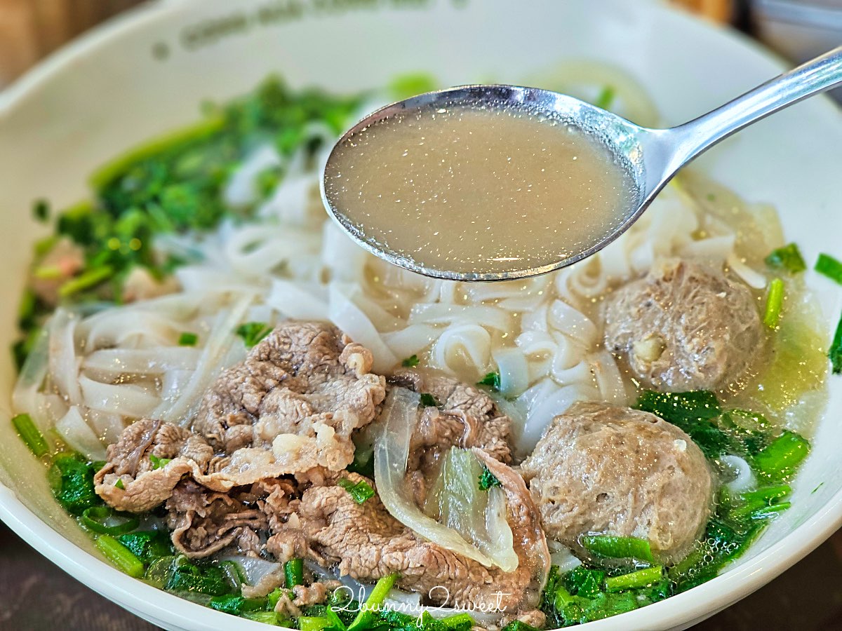 松山美食【共咖啡 Cộng C&agrave; Ph&ecirc; 台北光復南店】越南復古咖啡館與招牌椰子咖啡一次體驗 @兔兒毛毛姊妹花
