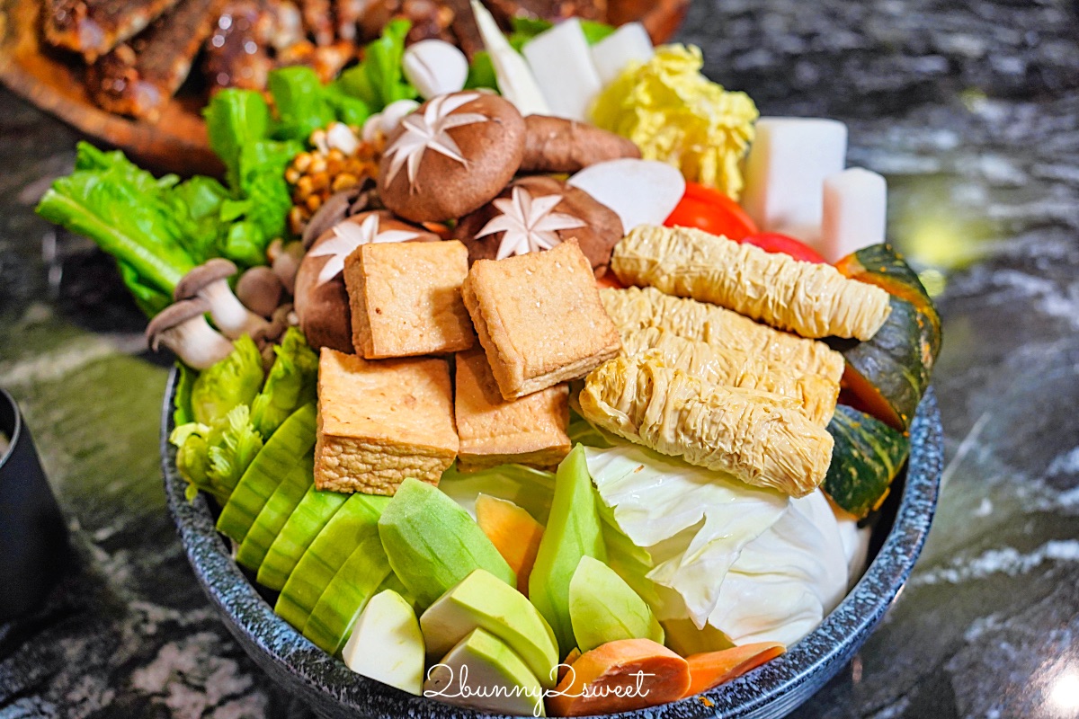 【二本松涮涮屋】台北頂級涮涮鍋開箱～日本活體帝王蟹松葉蟹、和牛、桌邊服務、代訂花束一次到位 @兔兒毛毛姊妹花