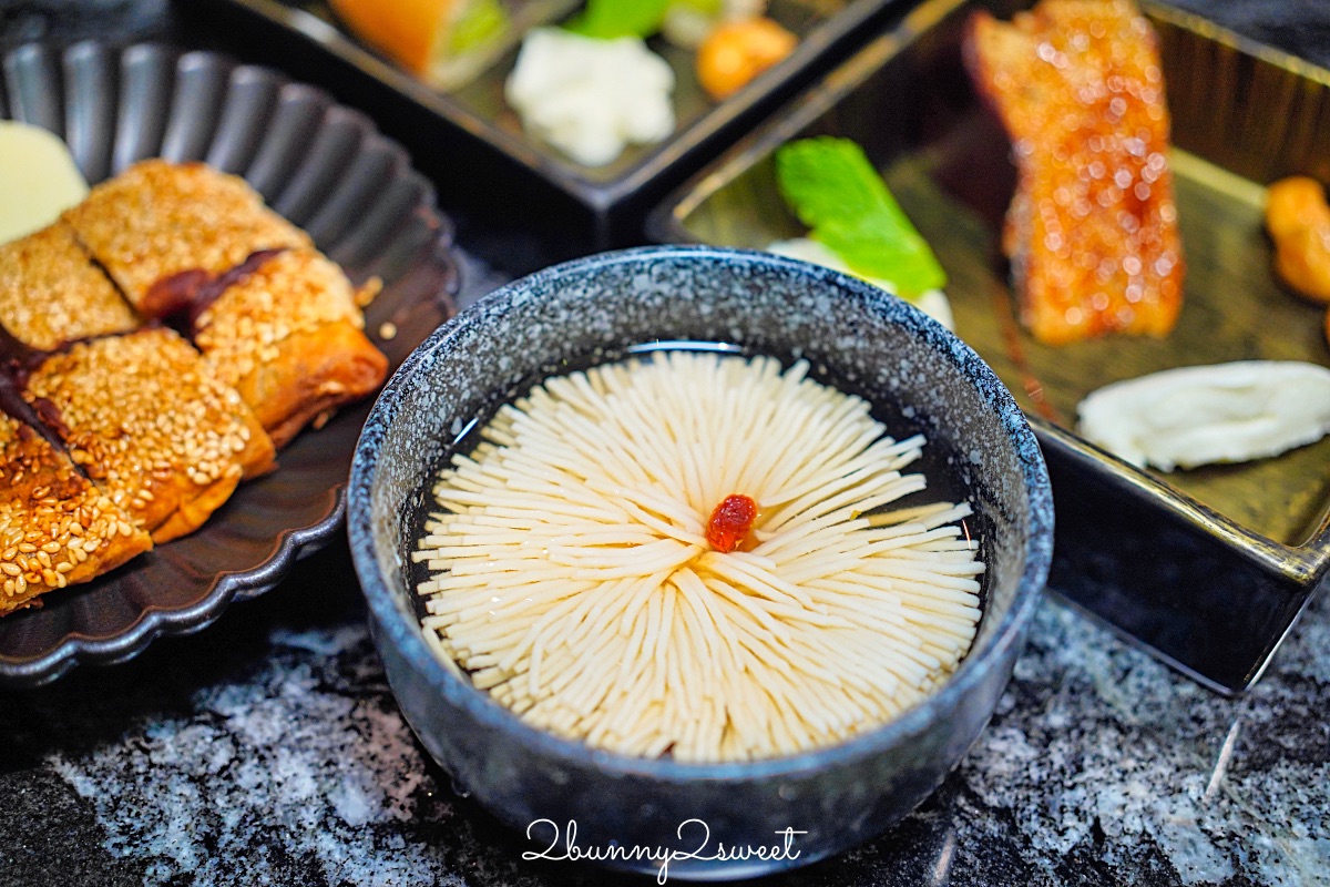 【二本松涮涮屋】台北頂級涮涮鍋開箱～日本活體帝王蟹松葉蟹、和牛、桌邊服務、代訂花束一次到位 @兔兒毛毛姊妹花