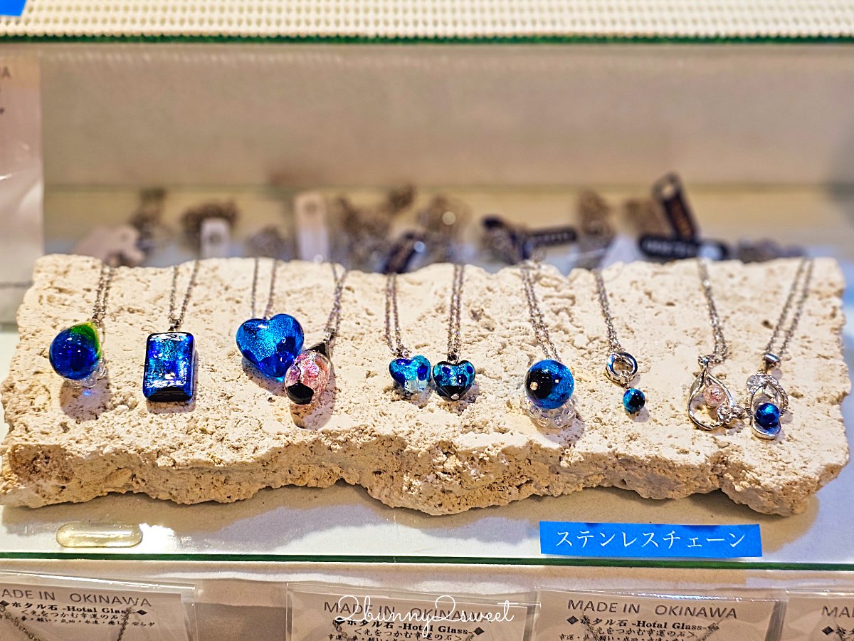 【沖繩伴手禮攻略】必買零食、雪鹽甜點、辣油調味料、琉璃工藝一次整理 @兔兒毛毛姊妹花