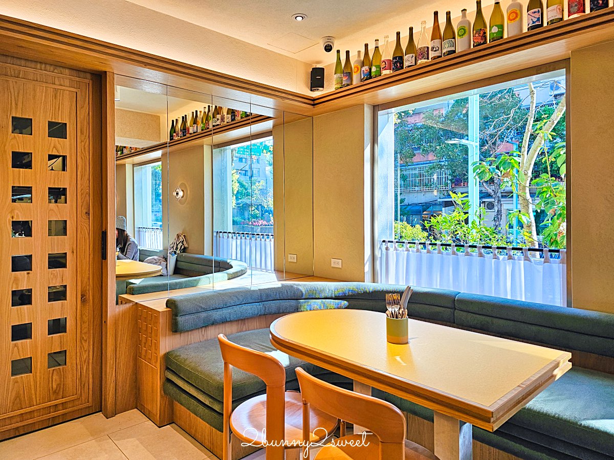 【芮秋 Rachel】民生社區新開幕咖啡廳推薦：富錦街庭院質感空間，豐盛早午餐、排餐 @兔兒毛毛姊妹花