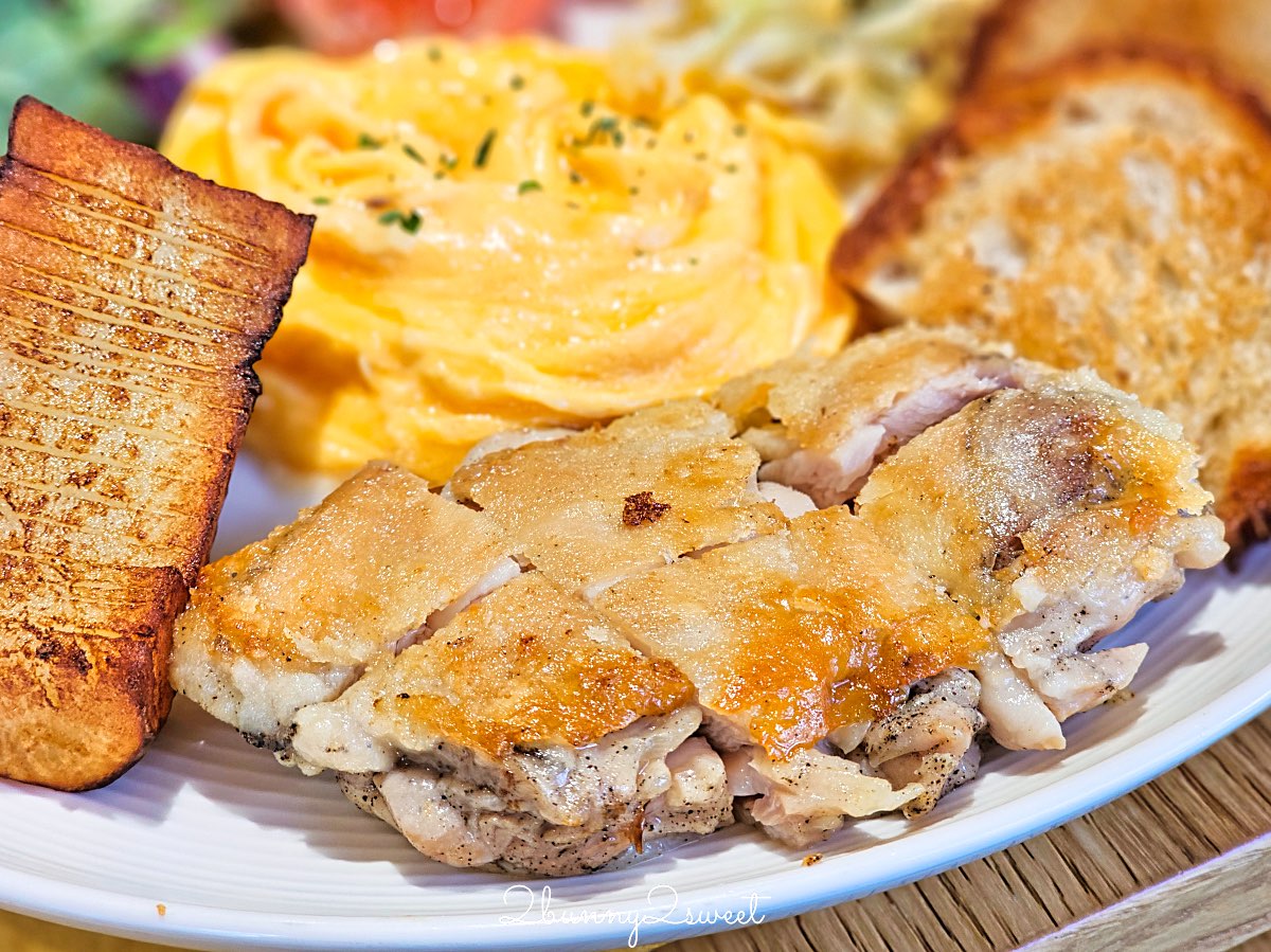 【芮秋 Rachel】民生社區新開幕咖啡廳推薦：富錦街庭院質感空間，豐盛早午餐、排餐 @兔兒毛毛姊妹花