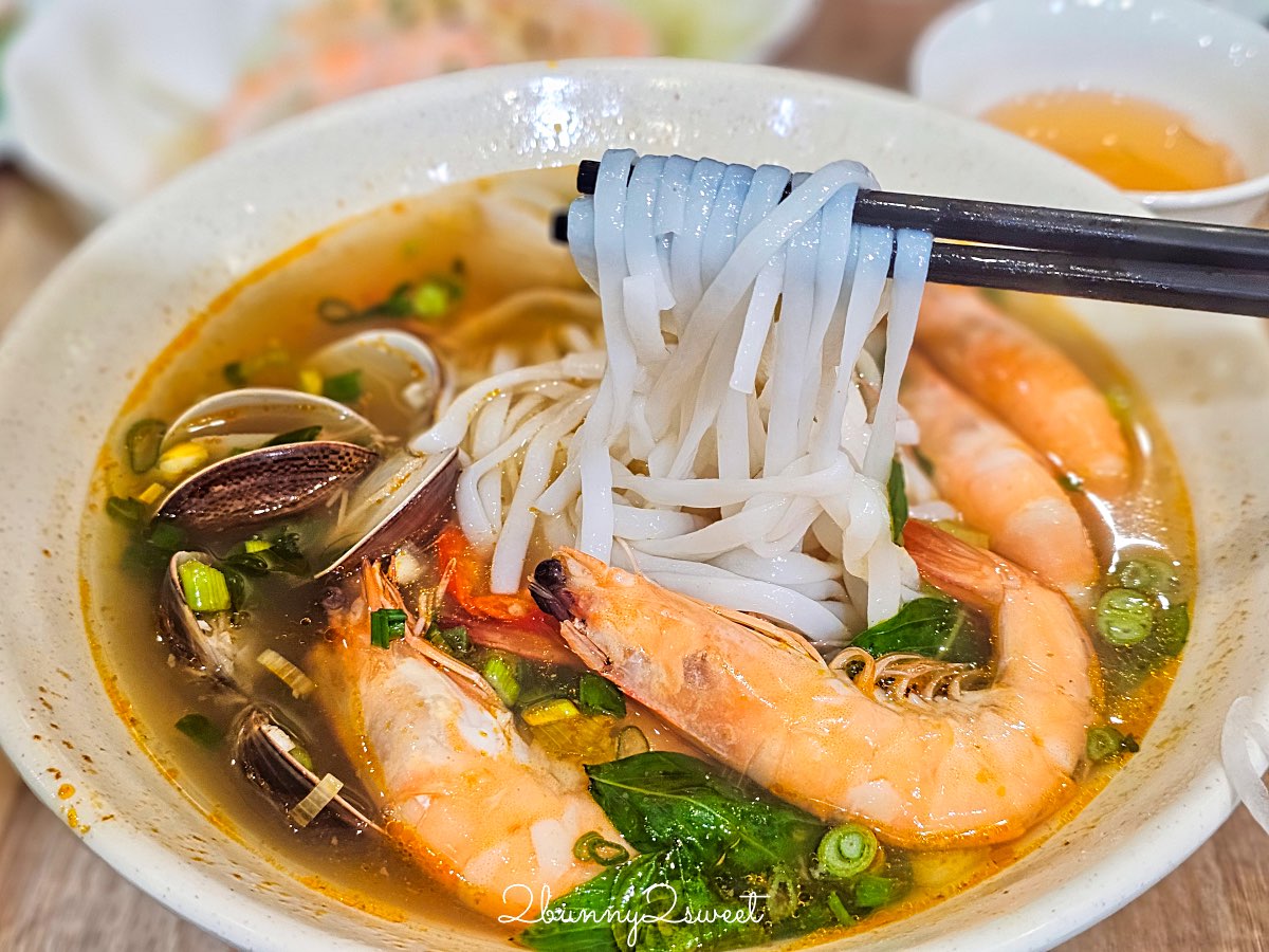 【古芝米線越南美食】台北民生社區美食～被整面綠牆包圍的道地越南河粉小店 @兔兒毛毛姊妹花