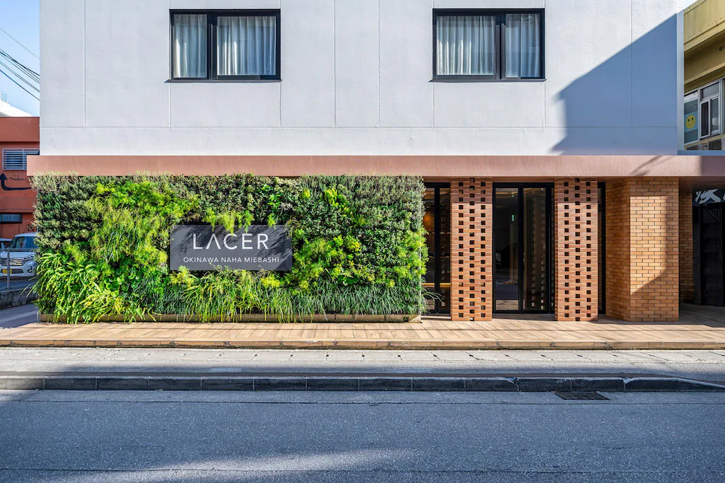 【Lacer沖繩那霸美榮橋】可住6人家庭房實拍開箱｜那霸親子飯店推薦、美榮橋站住宿、無人自助入住完整教學 @兔兒毛毛姊妹花