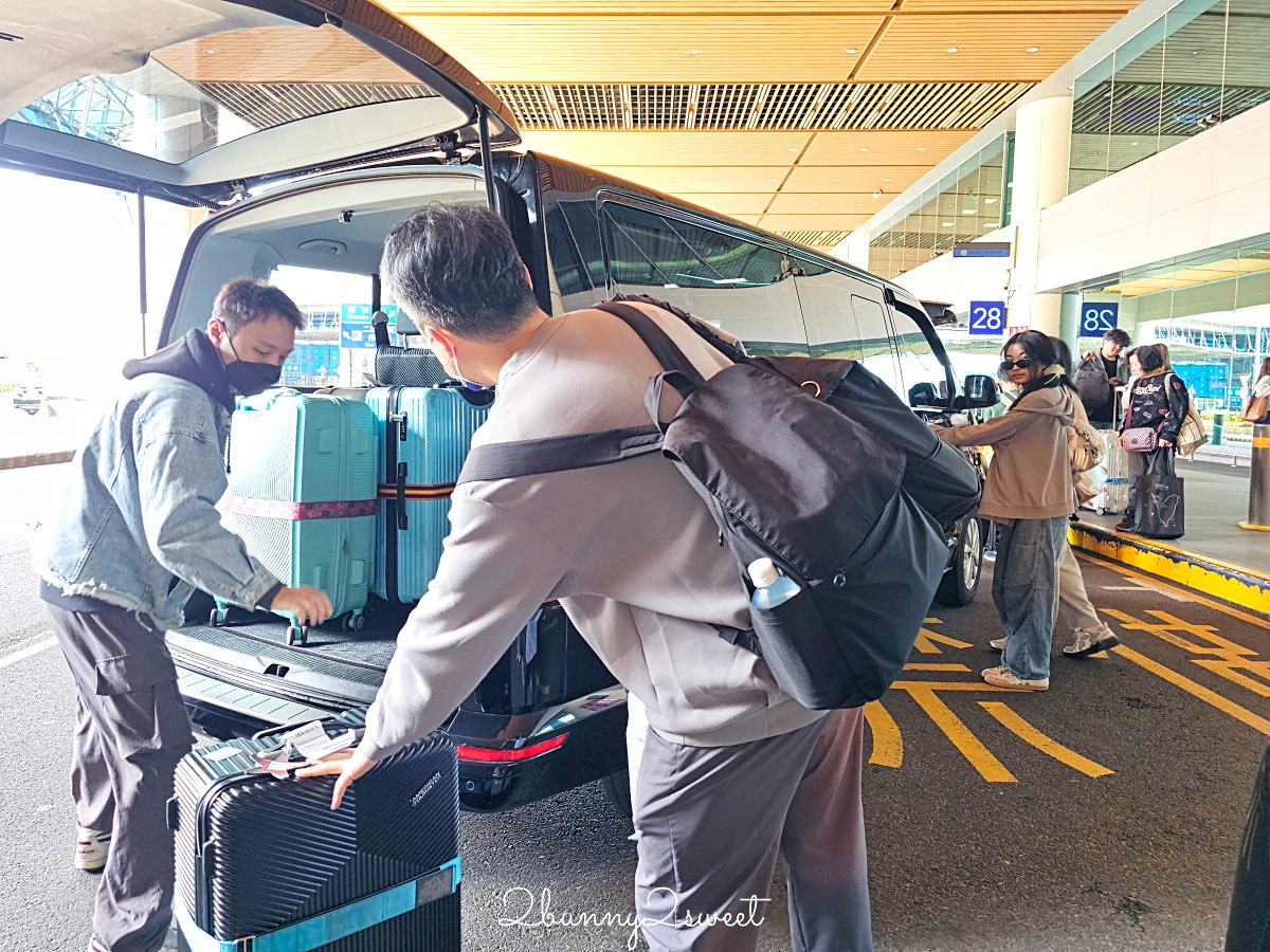 【漢聲租車機場接送推薦】合法登記、第三方支付、無菸小巴、離峰優惠，4大＋4咖大行李實搭分享 @兔兒毛毛姊妹花