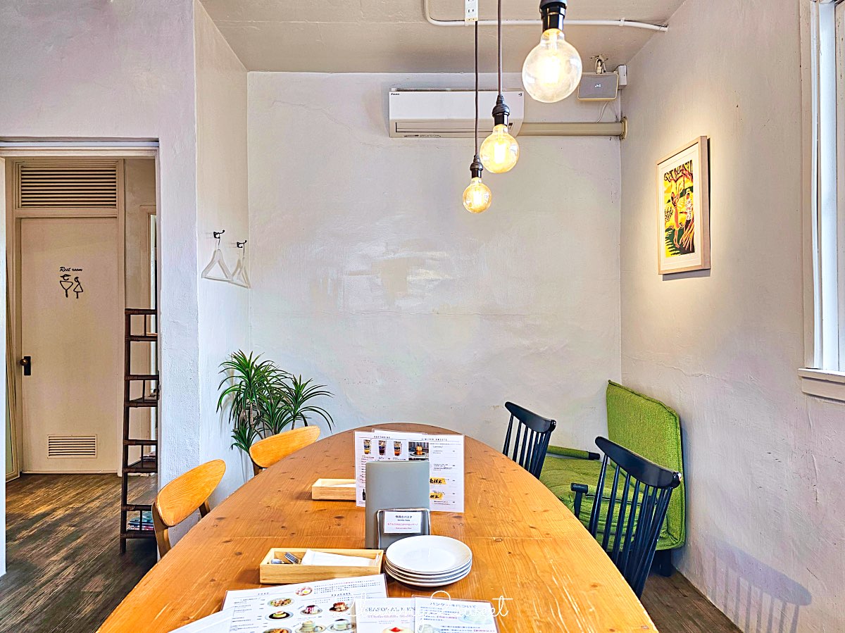 沖繩港川外人住宅 【Cocoroar Cafe】媲美幸福鬆餅的超人氣舒芙蕾名店，一定要預約 @兔兒毛毛姊妹花