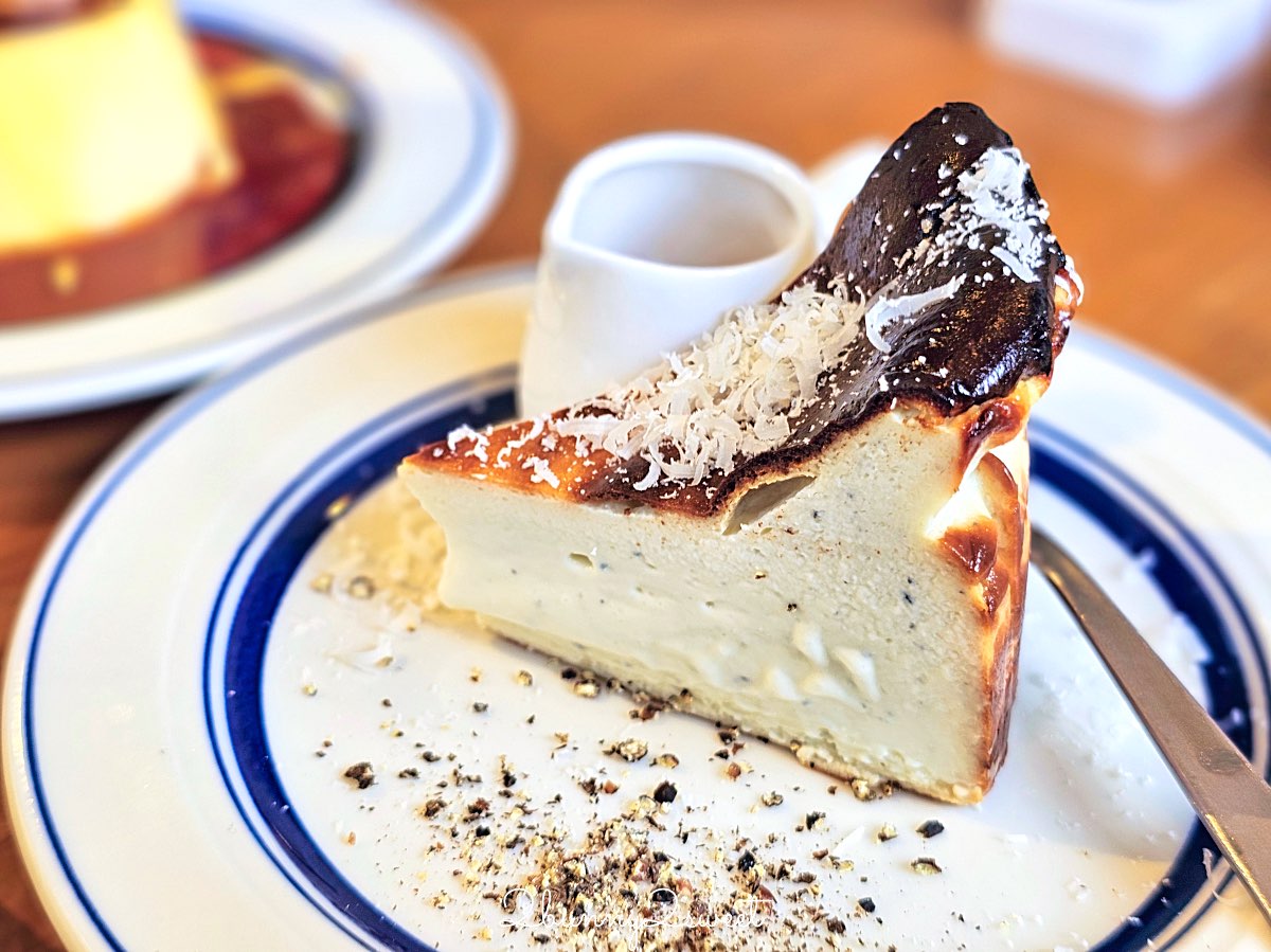 沖繩港川外人住宅 【Cocoroar Cafe】媲美幸福鬆餅的超人氣舒芙蕾名店，一定要預約 @兔兒毛毛姊妹花