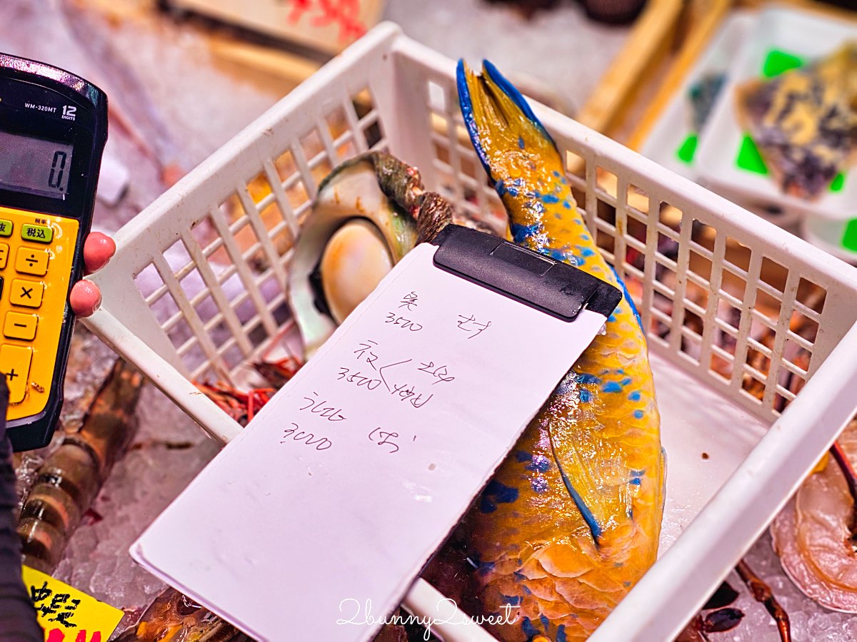 【沖繩那霸泊港漁市場攻略】鮪魚刺身、夜光貝、炭烤虎蝦一次吃!必吃中真水產完整分享 @兔兒毛毛姊妹花 【沖繩那霸泊港漁市場攻略】鮪魚刺身、夜光貝、炭烤虎蝦一次吃!必吃中真水產完整分享 @兔兒毛毛姊妹花