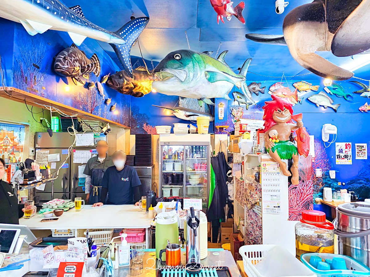 【魚屋直營食堂 魚まる】在地魚舖直營沖繩那霸海鮮餐廳，超澎湃海鮮丼與家常定食攻略 @兔兒毛毛姊妹花