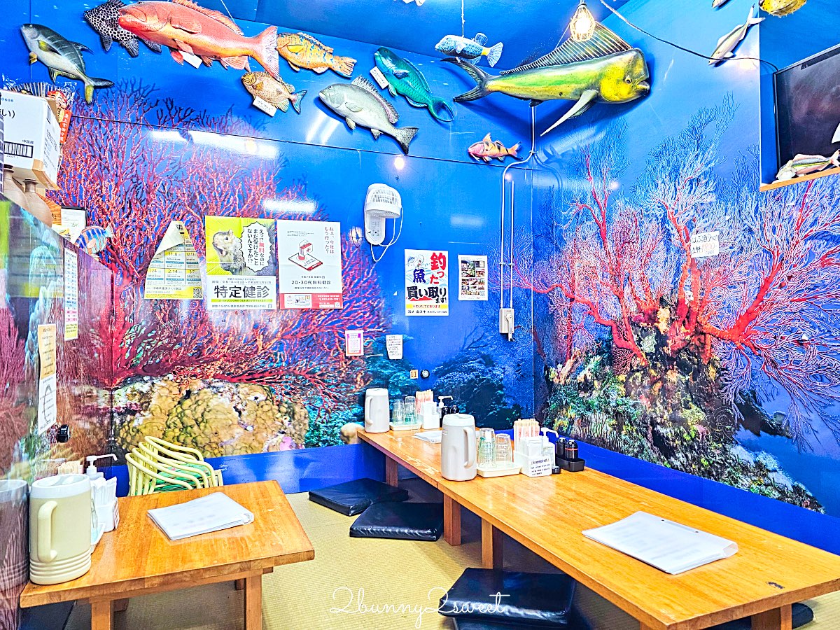 【魚屋直營食堂 魚まる】在地魚舖直營沖繩那霸海鮮餐廳，超澎湃海鮮丼與家常定食攻略 @兔兒毛毛姊妹花