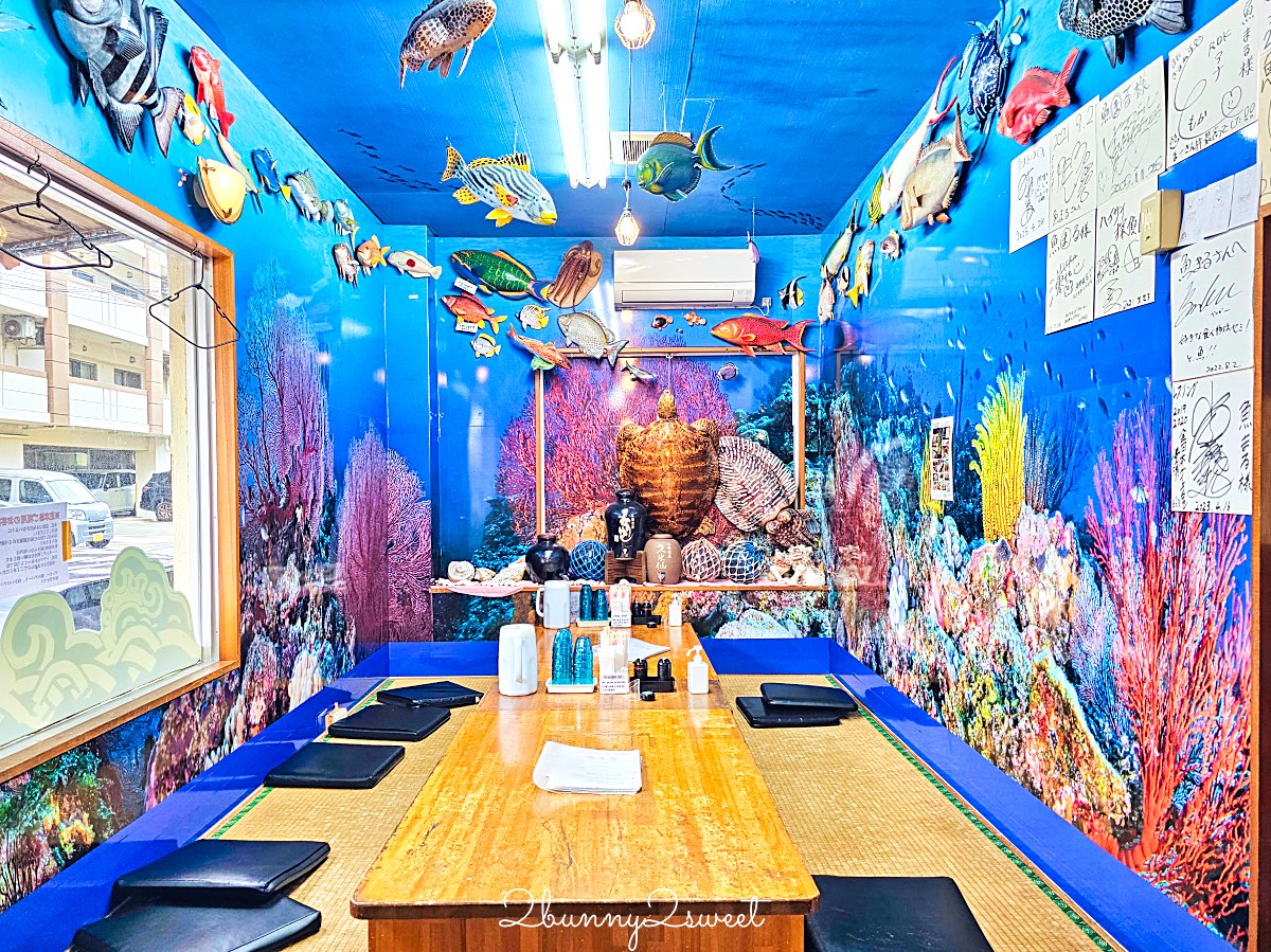 【魚屋直營食堂 魚まる】在地魚舖直營沖繩那霸海鮮餐廳，超澎湃海鮮丼與家常定食攻略 @兔兒毛毛姊妹花