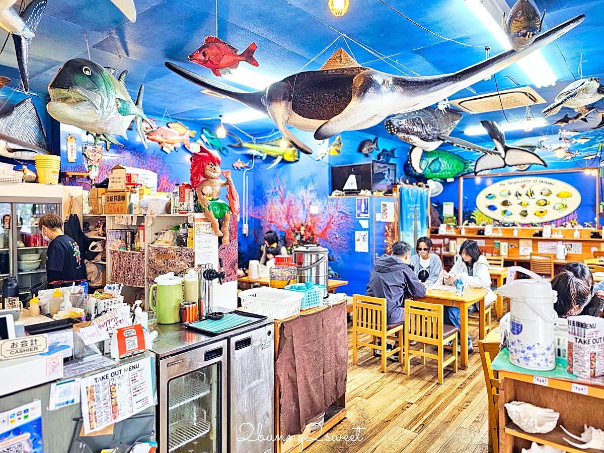 【魚屋直營食堂 魚まる】在地魚舖直營沖繩那霸海鮮餐廳，超澎湃海鮮丼與家常定食攻略 @兔兒毛毛姊妹花