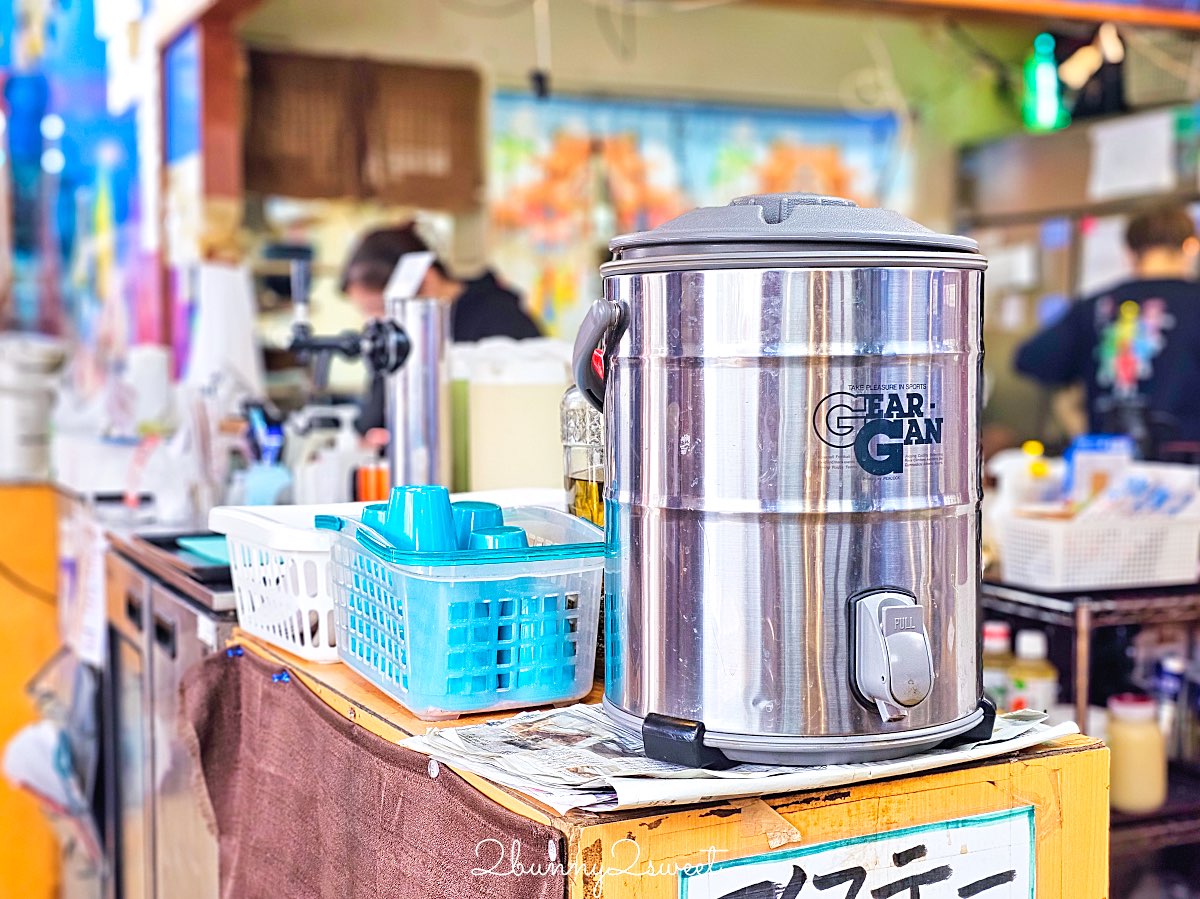 【魚屋直營食堂 魚まる】在地魚舖直營沖繩那霸海鮮餐廳，超澎湃海鮮丼與家常定食攻略 @兔兒毛毛姊妹花