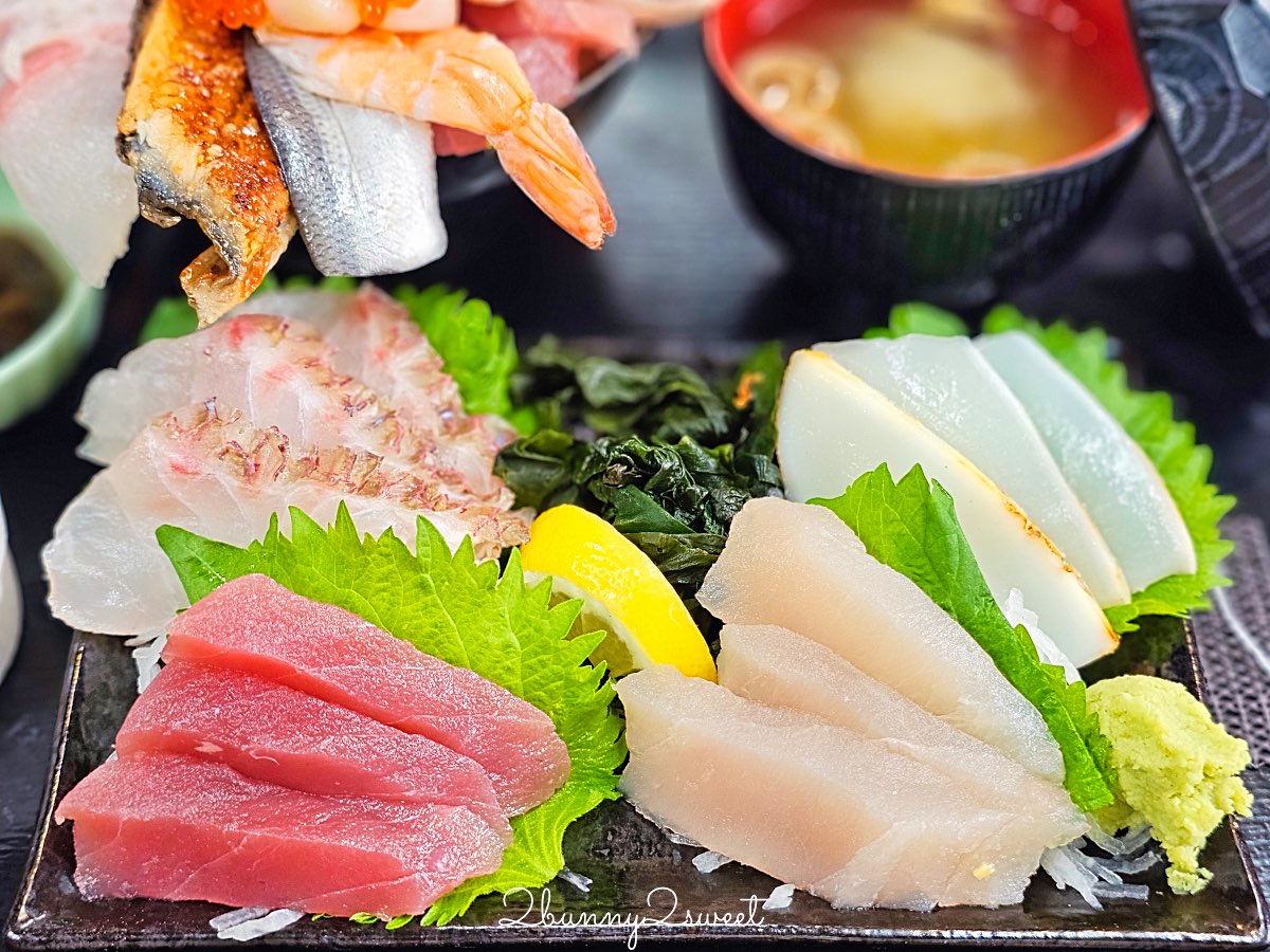 【魚屋直營食堂 魚まる】在地魚舖直營沖繩那霸海鮮餐廳，超澎湃海鮮丼與家常定食攻略 @兔兒毛毛姊妹花