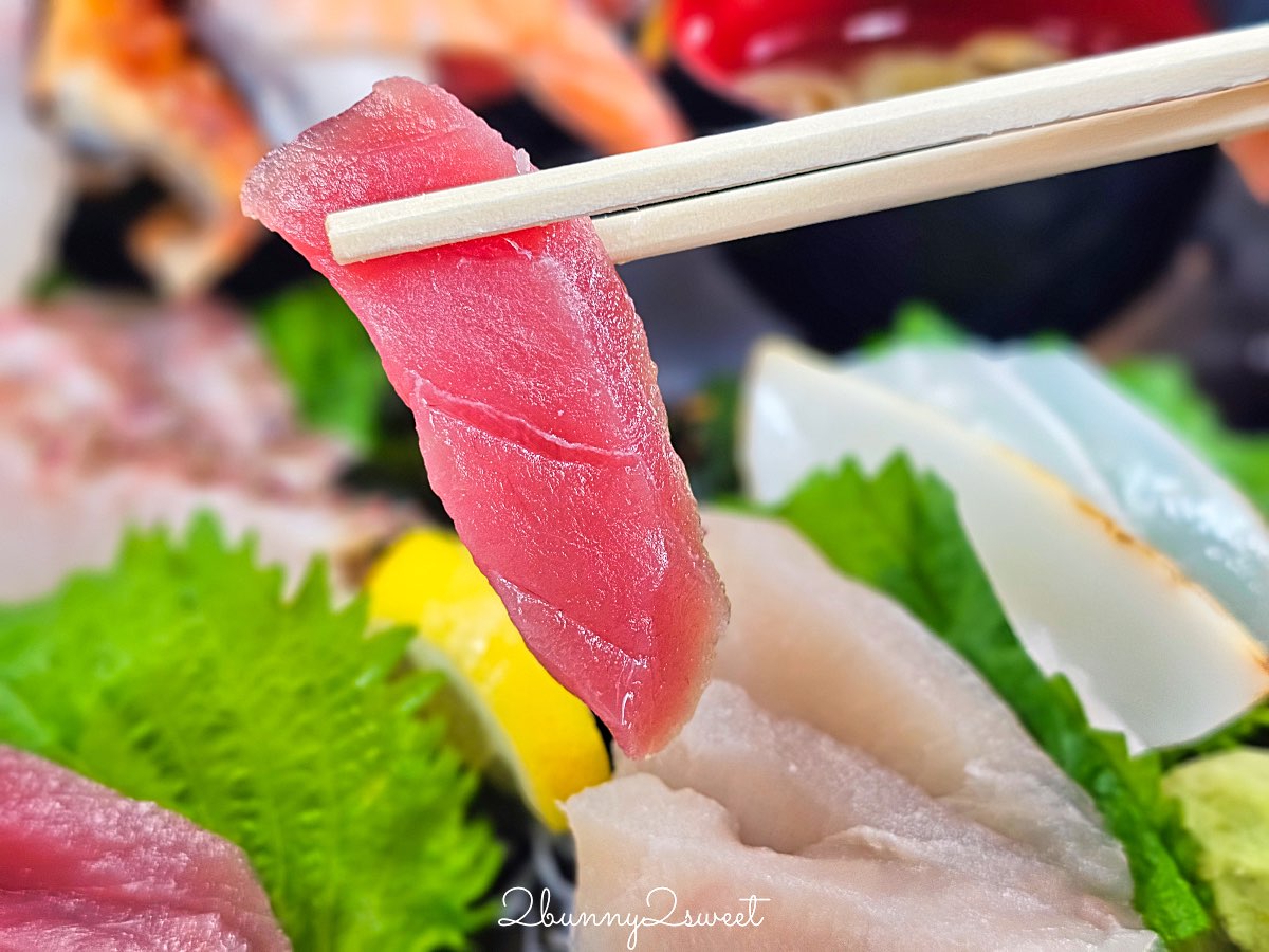 【魚屋直營食堂 魚まる】在地魚舖直營沖繩那霸海鮮餐廳，超澎湃海鮮丼與家常定食攻略 @兔兒毛毛姊妹花