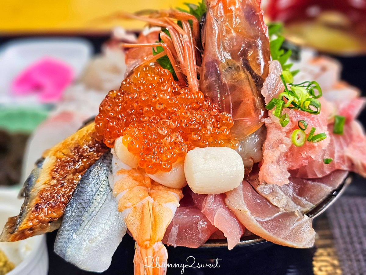 【魚屋直營食堂 魚まる】在地魚舖直營沖繩那霸海鮮餐廳，超澎湃海鮮丼與家常定食攻略 @兔兒毛毛姊妹花