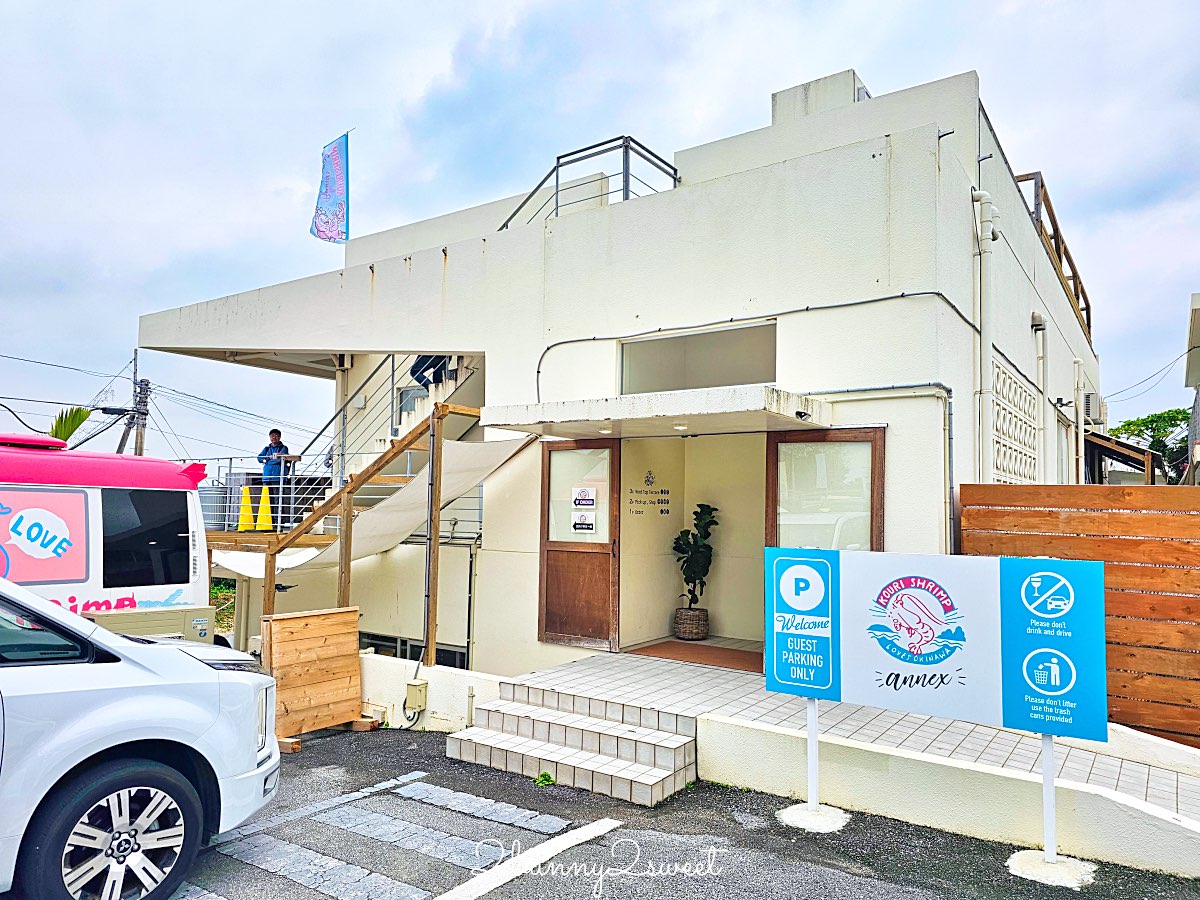 【古宇利蝦蝦飯 KOURI SHRIMP】沖繩美食古宇利島必吃蒜香蝦飯，三層樓海景露台＋餐車一次收 @兔兒毛毛姊妹花