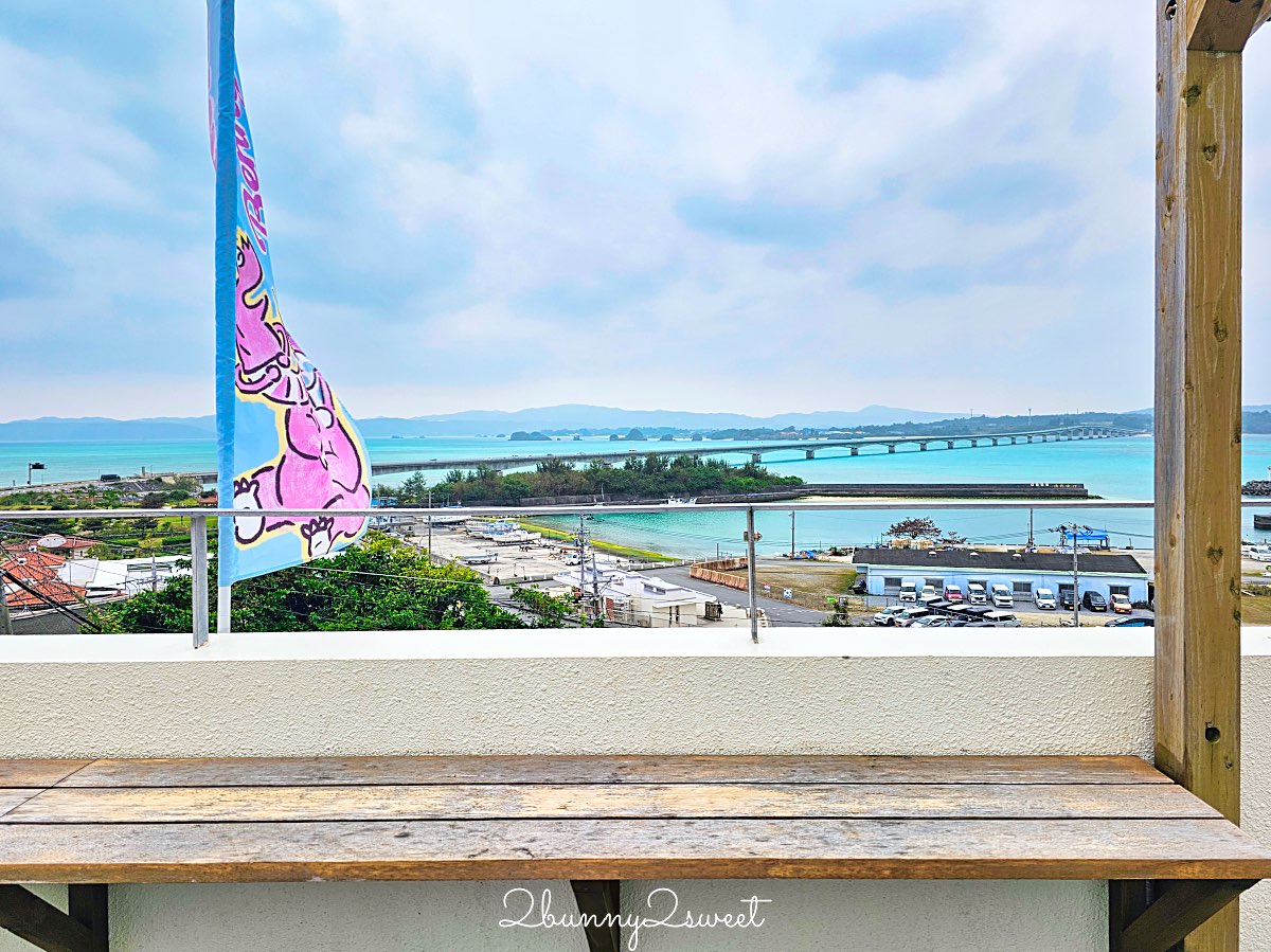 【古宇利蝦蝦飯 KOURI SHRIMP】沖繩美食古宇利島必吃蒜香蝦飯，三層樓海景露台＋餐車一次收 @兔兒毛毛姊妹花